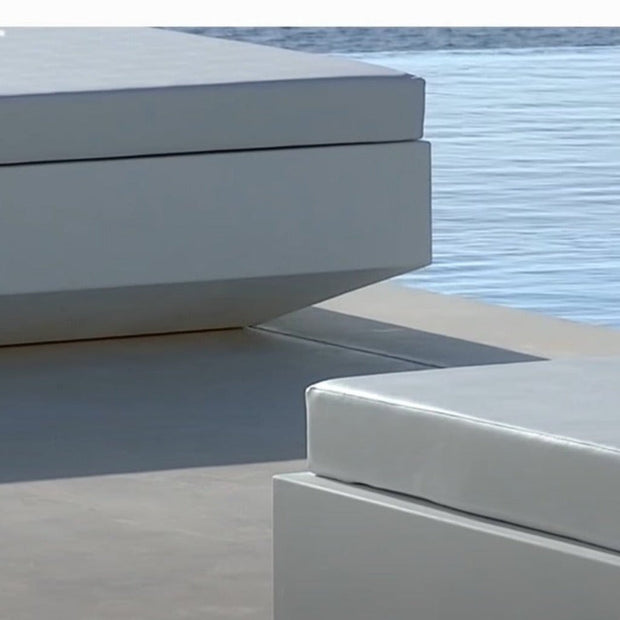 Vela Square Daybed with Two Reclining Backrests - Molecule Design-Online 