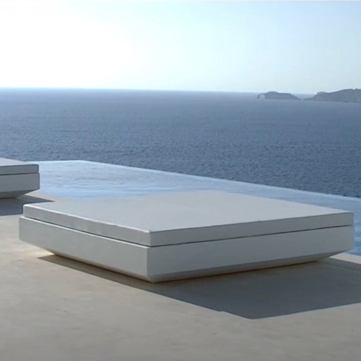 Vela Square Daybed with Two Reclining Backrests - Molecule Design-Online 