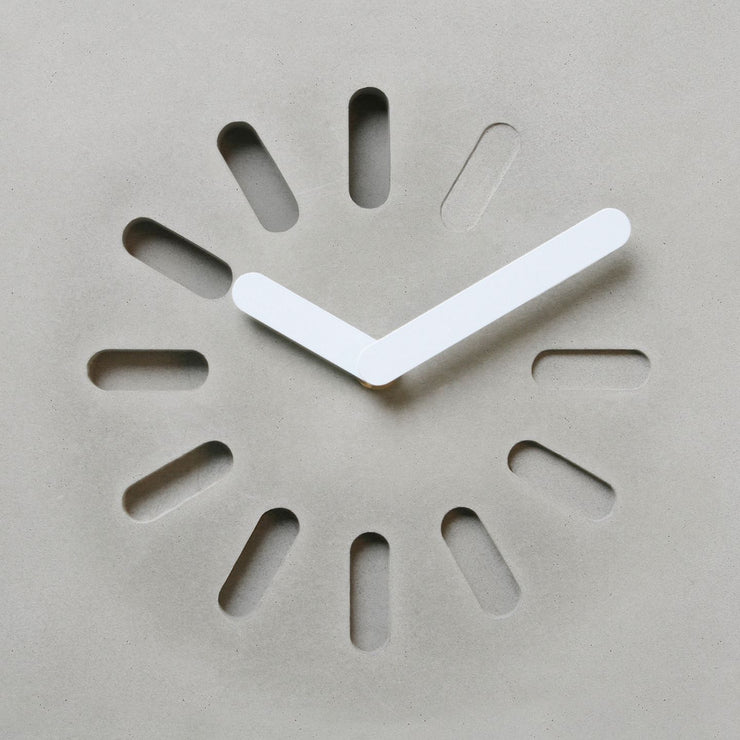 Low Tech - Life In Progress - Clock - Molecule Design-Online 