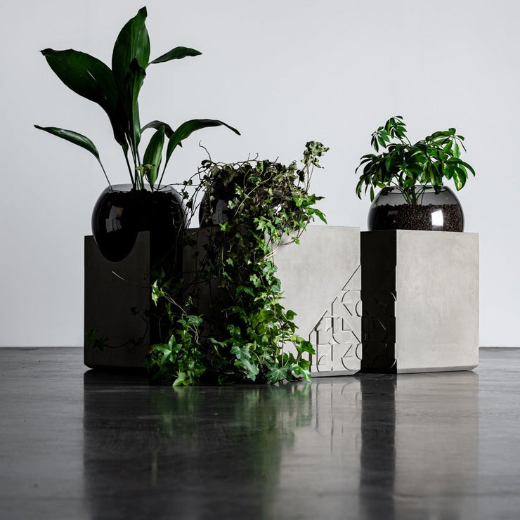 Curb Accent Table - Molecule Design-Online 