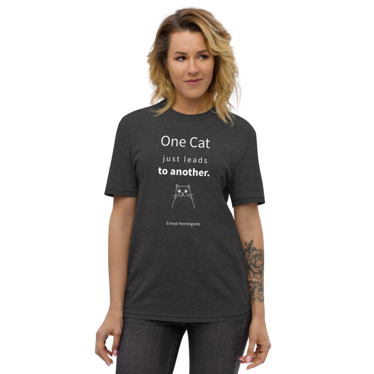 One Cat - Unisex recycled t-shirt / Black, Charcoal - Molecule Design-Online 