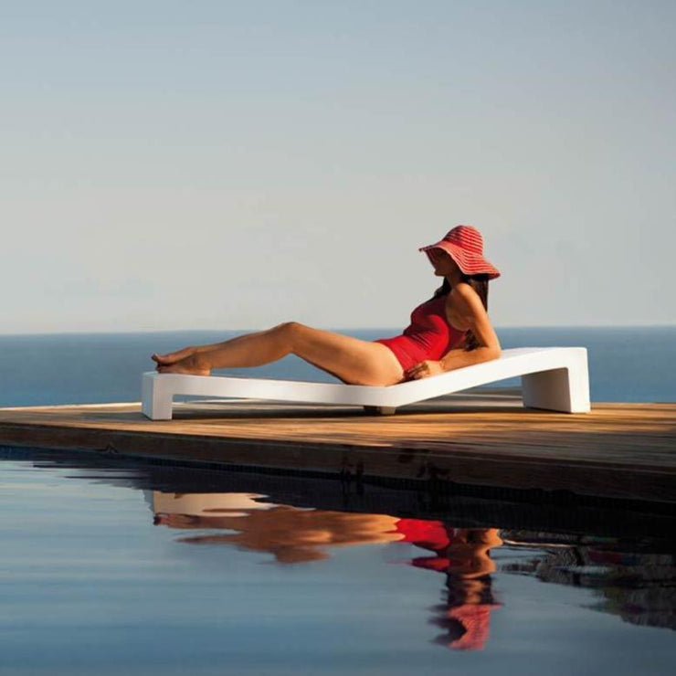 Jut Sun Chaise - Molecule Design-Online 