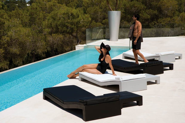 Jut Sun Chaise - Molecule Design-Online 